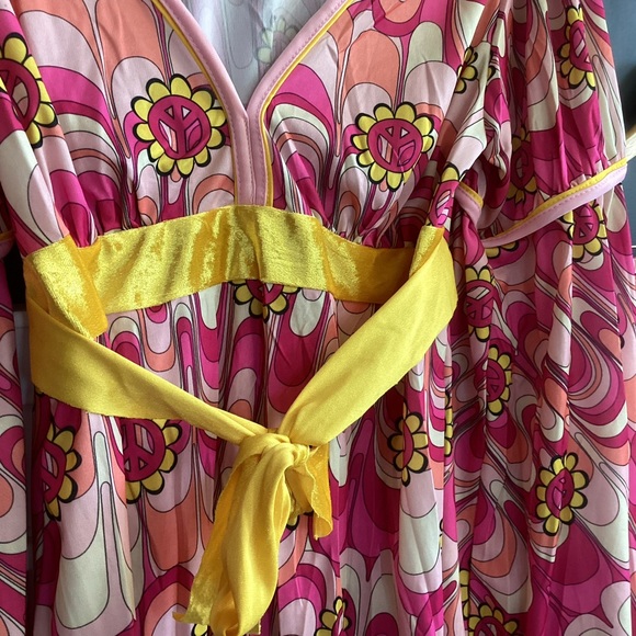 Women's Flower Power Hippie 60's Costume - Picture 4 of 7